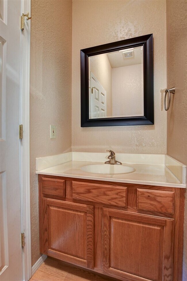 Building Photo - Beautiful home in the Mountain Club!