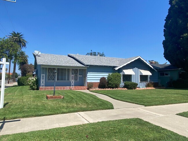 Building Photo - Home for Rent near Orange Circle