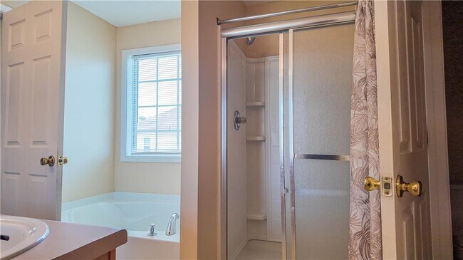 Building Photo - 2760 Rusticwood Dr SW