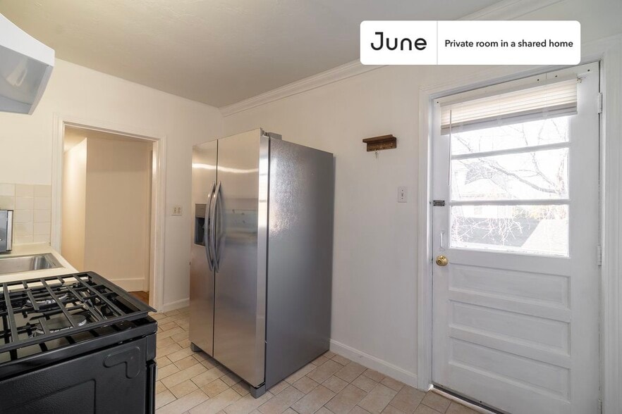 Building Photo - Room in Shared 4 bed/2 bath home in Newton Corner
