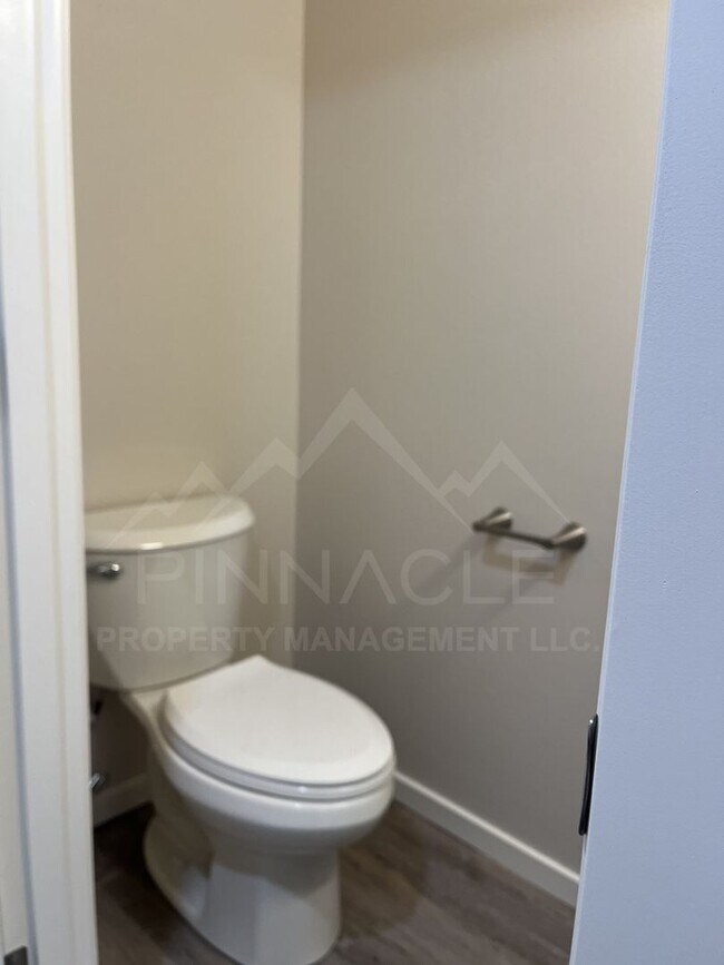 Building Photo - 1-5 1/2 Chicago Ave