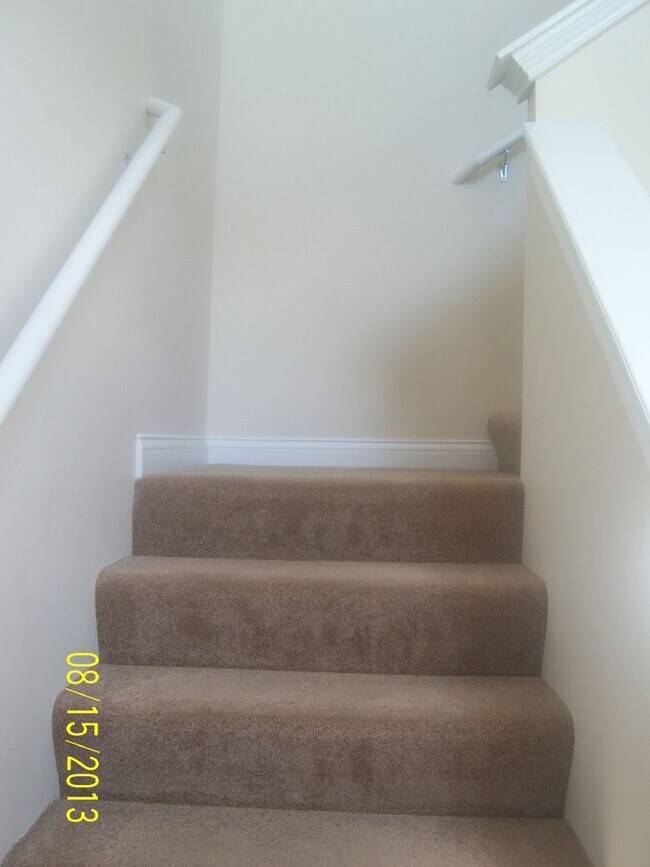 Building Photo - 4 bed, 3.5 bath townhouse with 2-car garage Dublin Village ready July 2025!