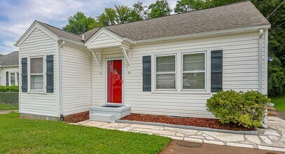 Building Photo - Cozy 2BD/2BTH in South Knoxville