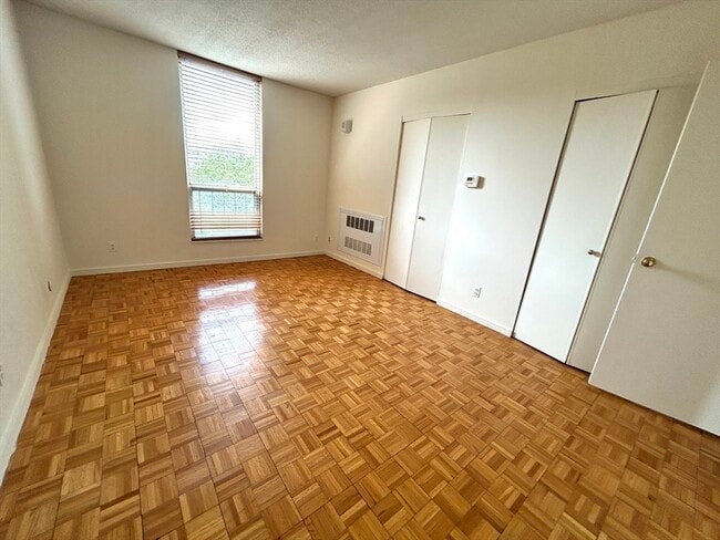 Building Photo - 33 Pond Ave