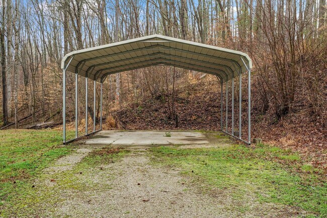 Building Photo - Harriman 37748 - Charming 2-bedroom, 1.5-bathroom Home nestled on 3.8 acres of woods - Contact Ch...