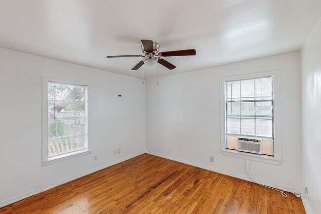 Building Photo - ****$500 OFF FIRST FULL MONTHS RENT WITH MOVE IN ON OR BEFORE 1-10-2026****