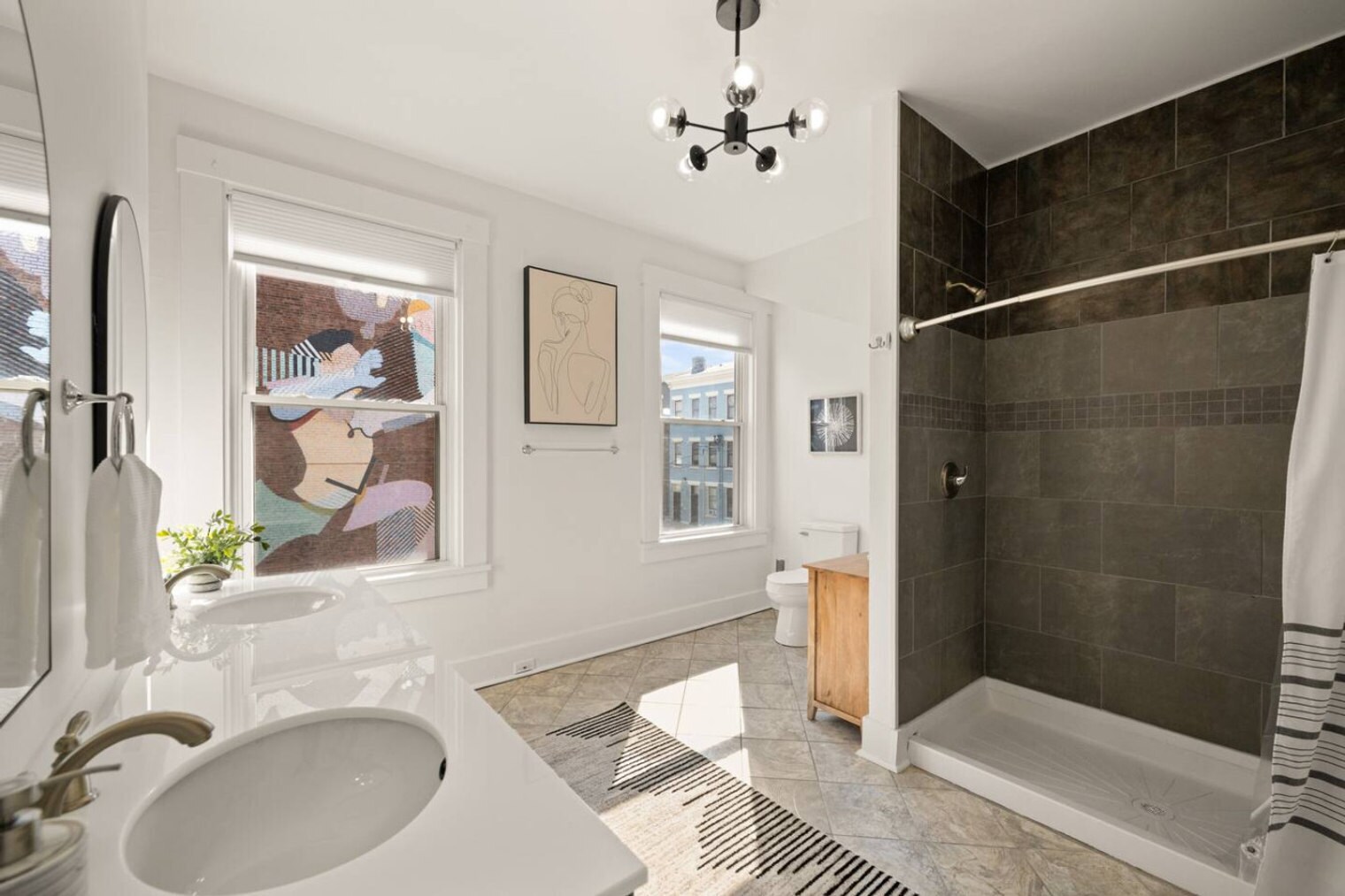 Building Photo - 516 E 12th St