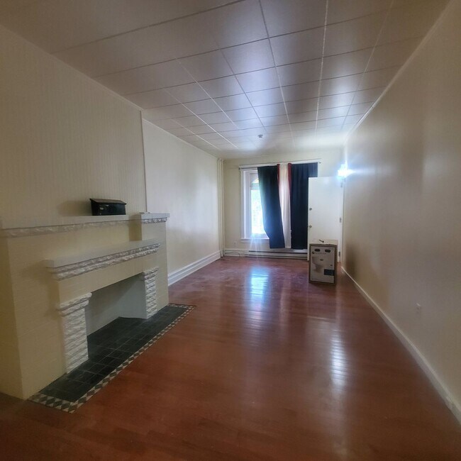 Building Photo - 37 S 13th St