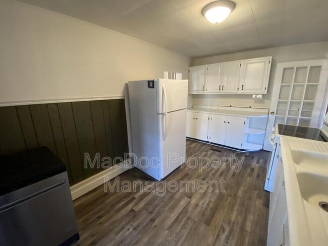 Building Photo - 885 Truslow Rd