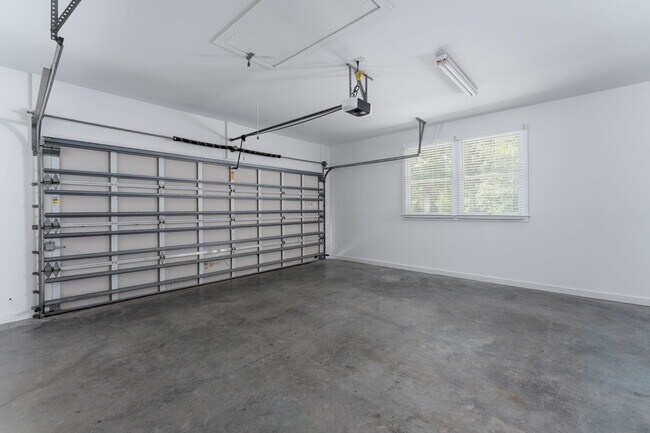 Building Photo - 320 Mendenhall Dr