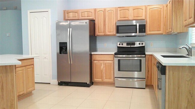 Building Photo - 8512 Canterbury Lake Blvd