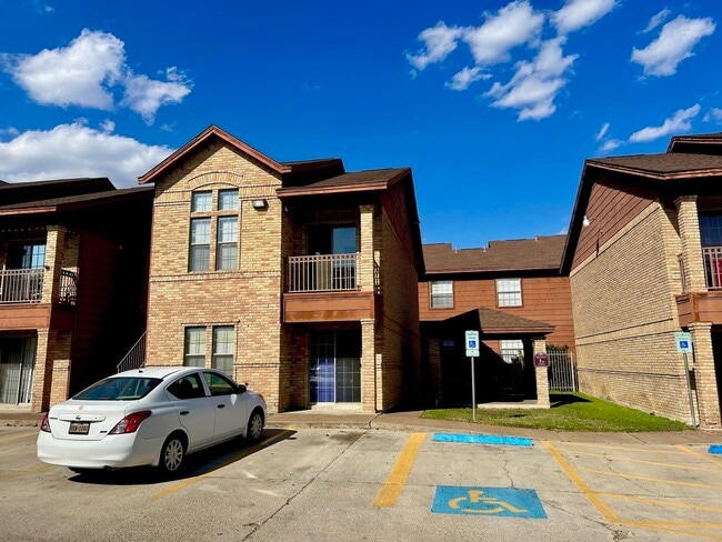 Building Photo - 1752 Tiara Trail