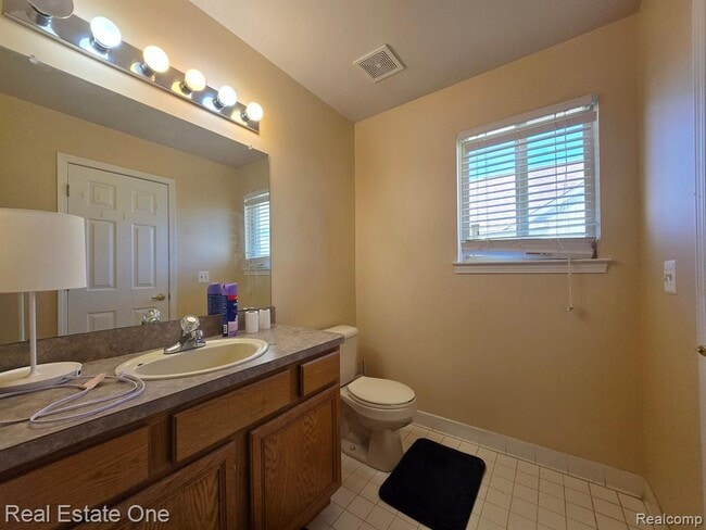 Building Photo - 42510 Pinehurst Dr