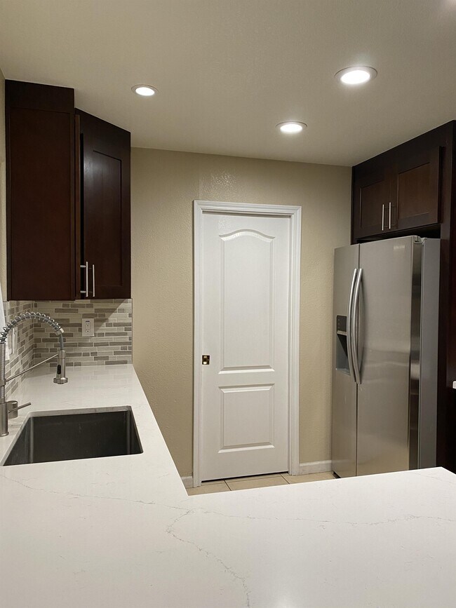 Building Photo - 2788 Glen Heather Dr