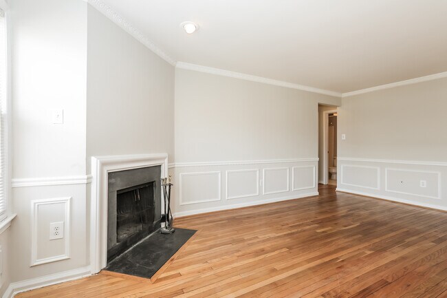 Building Photo - 1910 T St NW