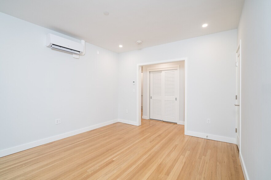 Building Photo - 17 Forest St