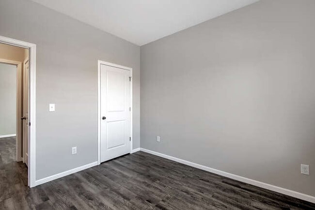 Building Photo - 1333 Azena St