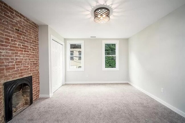 Building Photo - 1124 Voskamp St