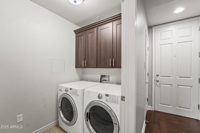 Building Photo - 5350 E Deer Valley Dr