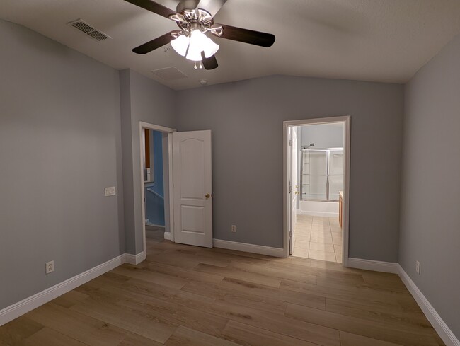 Building Photo - 3711 Pine Oak Trl