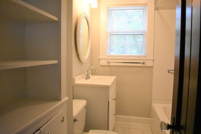 Building Photo - 3915 Holston Hills Rd