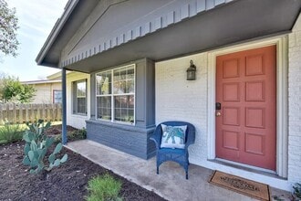 Building Photo - 313 Rowland Dr