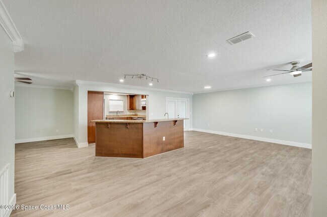 Building Photo - 645 Caiman St
