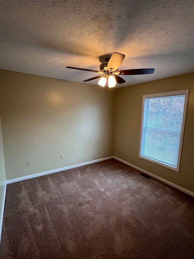 Building Photo - 762 E Sherwood Hills Dr