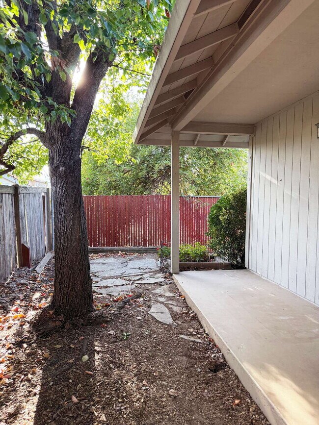 Building Photo - Single-Level Sonoma Living Less Than a Mile from the Historic Plaza