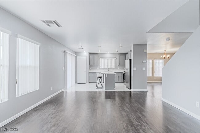 Building Photo - 776 Anacapri St