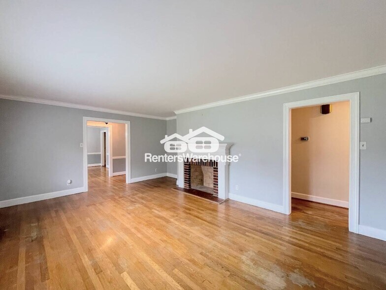 Building Photo - 3305 Camellia Dr
