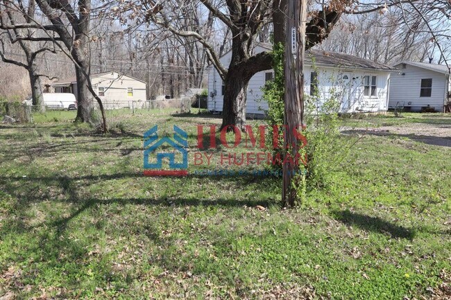 Building Photo - Three Bedroom House | Move in Ready