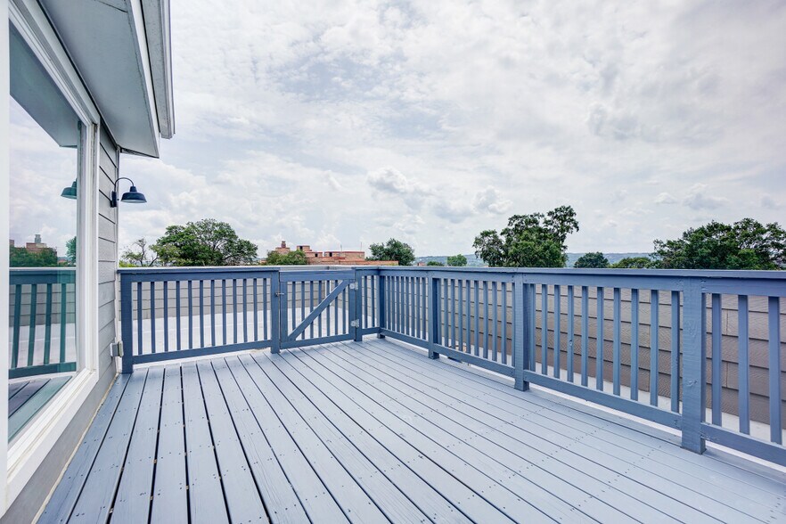 Private Roof Deck with Views for Miles - 800 21st St NE