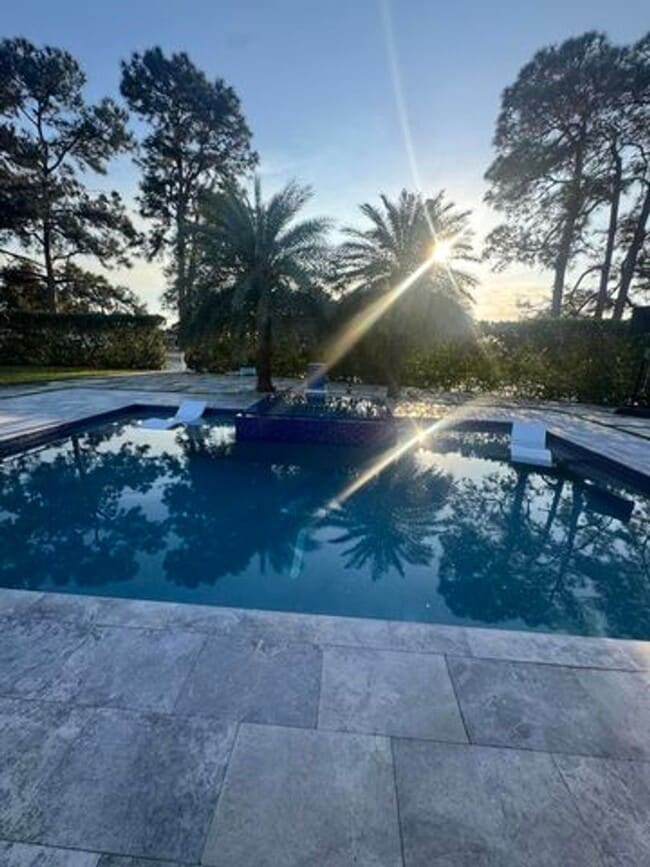 Building Photo - 2591 Rosehaven Rd