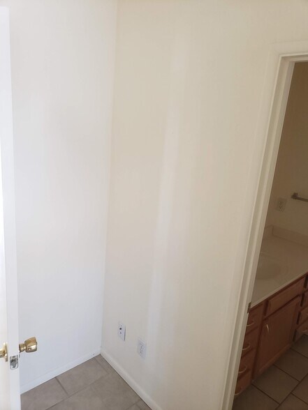 Building Photo - 50 E Cliff House Dr