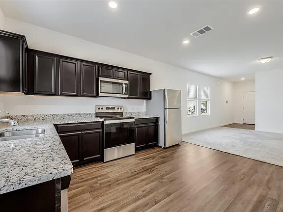 Building Photo - 131 Peony Ln.
