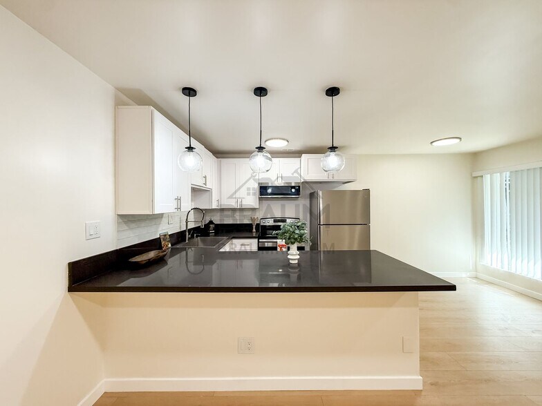Building Photo - 5611 Fulcher Ave