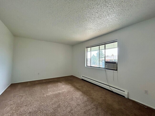 Building Photo - Affordable 3 Bed 2 Bath Condo, Attached Garage, on Quiet Street in Lafayette