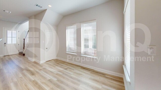 Building Photo - 7111 Daytona Mews