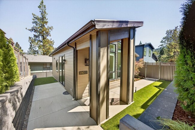 Primary Photo - Newly Built Ashland Gem with Fireplace & S...
