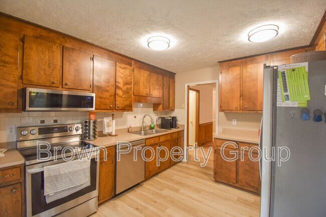 Building Photo - 1651 Greenock Ave