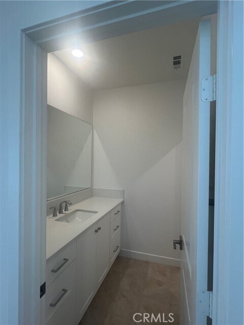 Building Photo - 1155 Walnut Ter