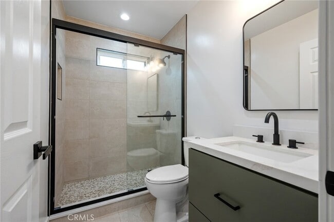 Building Photo - 745 W 106th St