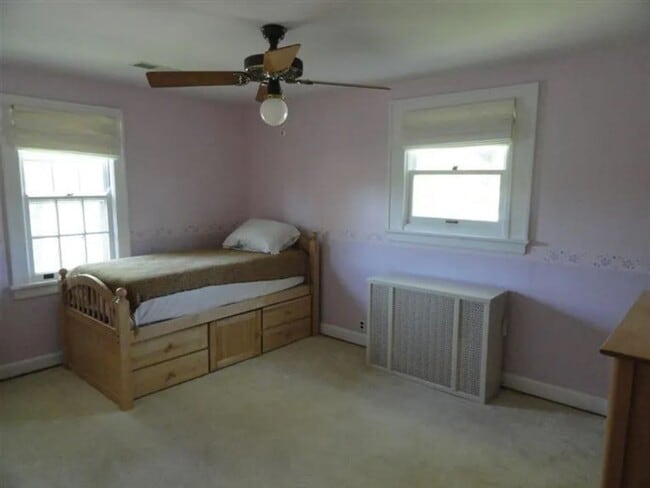 Building Photo - Beautiful 3-Bedroom, 1.5-Bath Home on a La...