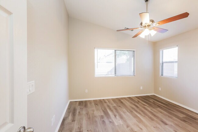 Building Photo - 4001 E Timberline Rd