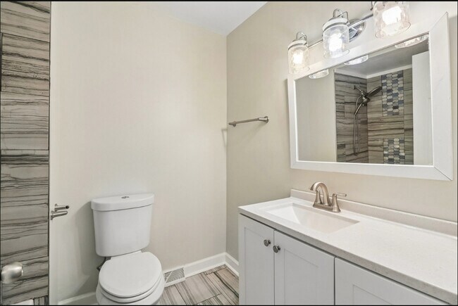 Building Photo - 840 W Arquilla Dr