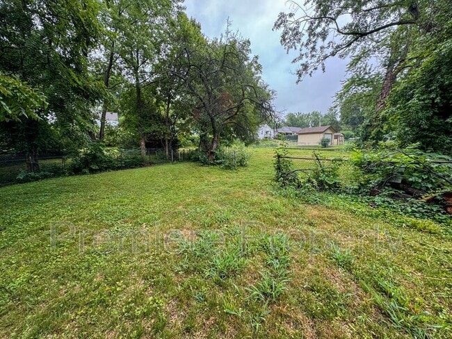 Building Photo - 2315 S Hawthorne Ave