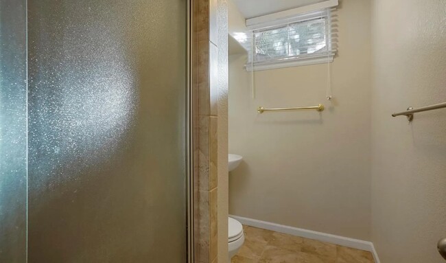 Lower Level Bath / Shower - 7261 Avrum Dr