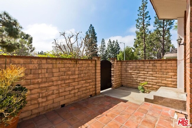 Building Photo - 13011 Mindanao Wy