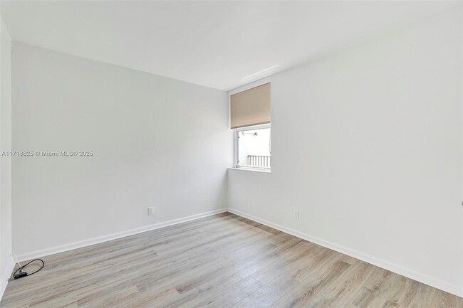 Building Photo - 20401 NE 30th Ave